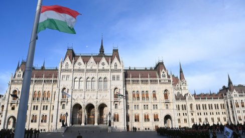 БУДИМПЕШТИ НИКО НЕЋЕ ДРЖАТИ ЛЕКЦИЈЕ Мађарски амбасадор за Велт: Немачка од Украјине добија само критике
