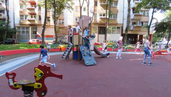 НОВИ ПАРК НА СТАРОМ ГРАДУ: Лепа вест за најмлађе, изграђено игралиште у Панчићевој улици