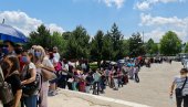 REDOVI U VRANJU: Građani Severne Makedonije došli u Srbiju da se vakcinišu