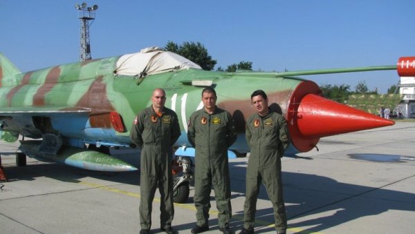 ПОГИНУО ПИЛОТ МИГ-29 КОЈИ СЕ ЈУЧЕ СРУШИО: Бугарски министар одбране изразио саучешће породици