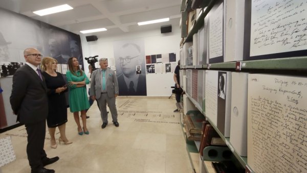 ЧУВАР ИСТИНЕ И ДНК НАШЕГ НАРОДА: Архив Војводине у Новом Саду обележио 95 година трајања