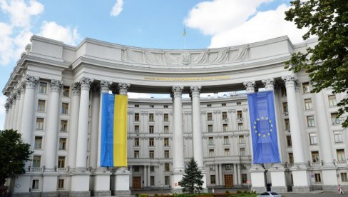 НАРЕЂЕНА ИМ ЕВАКУАЦИЈА: Породице запослених у америчкој амбасади у Украјини пакују кофере
