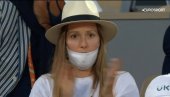 MISTERIJA MAJICE JELENE ĐOKOVIĆ: Supruga najboljeg tenisera sveta imala zanimljiv stajling u Parizu (VIDEO)