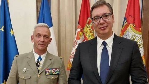 VUČIĆ SA FRANCUSKIM NAČELNIKOM GENERALŠTABA: Predsednik Srbije i Lekoantr o jačanju vojne saradnje i zajedničkim operacijama pod okriljem EU