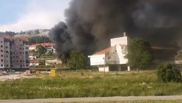 ДВЕ КУЋЕ ИЗГОРЕЛЕ ДО ТЕМЕЉА: Велики пожар у Гацку - све се десило због роштиља? (ВИДЕО)