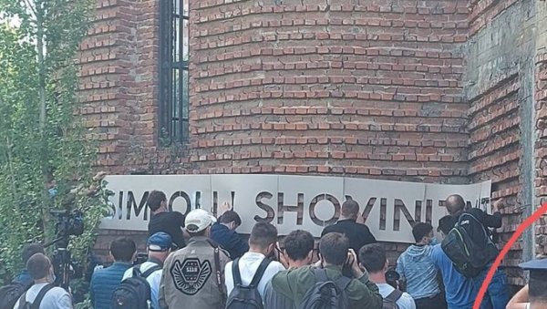 САОПШТЕЊЕ МАНАСТИРА ВИСОКИ ДЕЧАНИ: Студенте је на вандализам подстакао градоначелник Приштине
