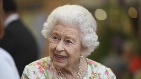 BARBI LUTKA SA NJENIM LIKOM: Nesvakidašnji poklon kraljici Elizabeti za 96. rođendan i 70 godina na tronu (FOTO/VIDEO)
