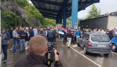 PETAR PETKOVIĆ O INCIDENTU NA KOSMETU: Dva srpska autobusa već nekoliko sati na Jarinju! (FOTO)