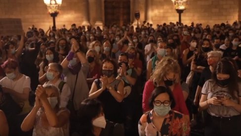 ОШТРИЈЕ МЕРЕ ЗА БОЖИЋ У ШПАНИЈИ: Од суботе обавезне маске на отвореном