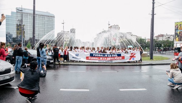 „АЈМО, АЈДЕ СВЕ У НАПАД“ – ФУДБАЛЕРКЕ ИЗ ЦЕЛЕ СРБИЈЕ ЗАУСТАВИЛЕ САОБРАЋАЈ НА СЛАВИЈИ ЗБОГ ЈЕДНЕ ВАЖНЕ ПОРУКЕ!