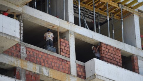NA JEDAN SVOJ DUGUJU DVA DINARA: Prema izveštaju APR o poslovanju u prošloj godini, građevinari su zaduženi 2,3 puta više