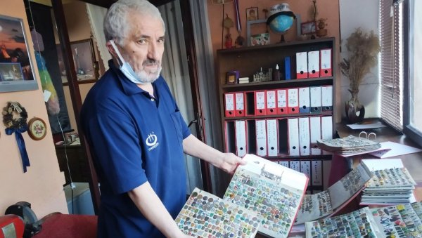 ВЕРНИ СВЕДОЦИ ТИТОВОГ ВРЕМЕНА: Драгољуб Куцљак (67) из Параћина сакупио 44.000 значака, све са територије некадашње СФРЈ