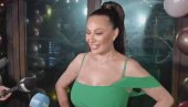 POJAVILA SE CECA: Pevačica zablistala za svoj rođendan - Zasenila sve u zelenoj haljini (FOTO/VIDEO)