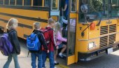 NEMA VIŠE PEŠAČENJA ZA ĐAKE: Ministarstvo prosvete dodeliće 30 autobusa školama širom Crne Gore