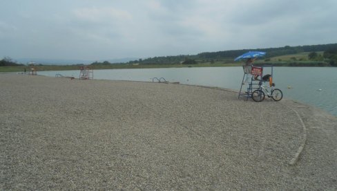 KREĆE KUPALIŠNA SEZONA: Gradski bazeni u Kragujevcu i jezero u Šumaricama sutra odlučuju o cenama ulaznica