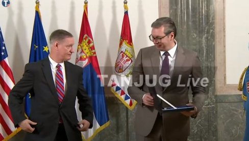 VUČIĆ ODLIKOVAO STAJVERSA: Predsednik uručio odlikovanje general-majoru Nacionalne garde Ohaja (VIDEO)