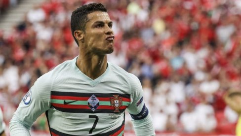 SVET GLEDA I NE VERUJE: Lionel Mesi dobio Zlatnu loptu, ali svi pričaju kako je reagovao Kristijano Ronaldo