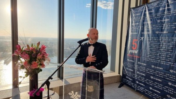 ПЕТ ГОДИНА ОД ПРВОГ ЛЕТА ЗА ЊУЈОРК: Ер Србија обележила годишњицу на Хадсон Јарду