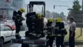 BUKTINJA ISPRED TC PROMENADA: Zapalio se bager, vatrogasci sprečili da se vatrena stihija proširi na kamion (VIDEO)