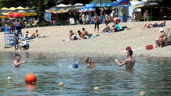ЗА ДВЕ НЕДЕЉЕ УДАВИЛО СЕ ВИШЕ ОД 15 ЉУДИ У СРБИЈИ: Спасиоци апелују - Децу млађу од 12 година не пуштајте на базен!