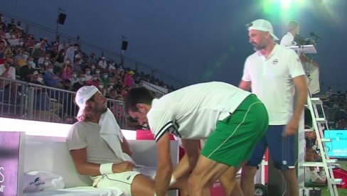 UŽIVAO ZA SVE PARE: Novakov šou na Majorci, igrao dubl sa Markom, masirao brata, Nadalov stric začinio spektakl (FOTO)