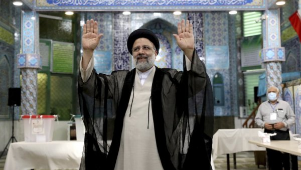 ЈАКА КИША И ВЕТАР КРИВЦИ ТЕШКОГ СЛЕТАЊА ХЕЛИКОПТЕРА: Појавиле се нове информације у вези са иранским председником