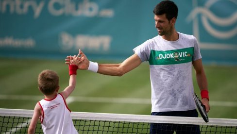NOVAK JE I NAJBOLJI TATA: Nije uspešan samo u tenisu, Đoković se odlično snalazi i u ulozi oca (VIDEO)