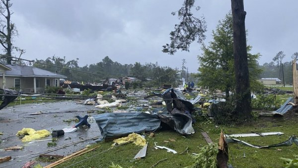 ФЛОРИДИ ПРЕТИ ТОТАЛНИ ХАОС: Тропска олуја ухватила маха, наложене припреме за евакуацију