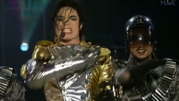 И ПОСЛЕ СМРТИ ОСВАЈА СВЕТ: Песма Мајкла Џексона скупила више од милијарду прегледа