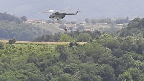 HELIKOPTERI STIGLI U ČAČAK: Gase vatru koja tinja oko Slobode (FOTO/VIDEO)