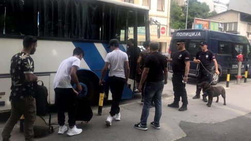 КОНТРОЛА КРЕТАЊА МИГРАНАТА: Полиција у Београду пронашла 82 илегалца