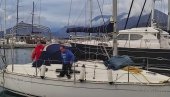 JEDRENJAKOM OBILAZE SVET: Lida i Saša Pavlov, bračni par iz Moskve, usidreni u barskoj marini
