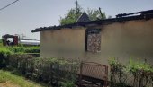 УЖАСНА СМРТ КОД ДЕРВЕНТЕ: На жену се срушио кров куће у пламену