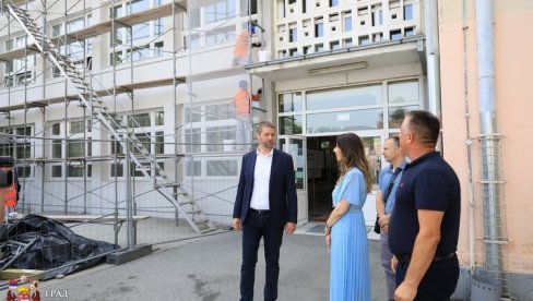 УШТЕДА И БОЉИ УСЛОВИ ЗА ЂАКЕ: Радови на енергетској санацији ОШ Радоје Домановић у Крагујевцу