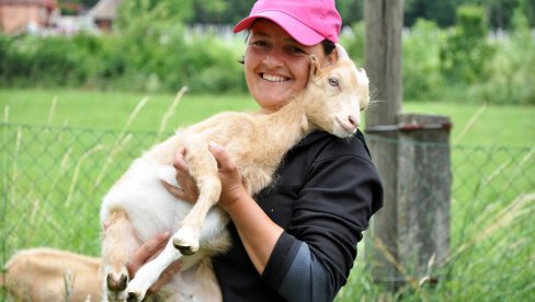 UMESTO RADA U EU, GAJI KOZE: Prevladali su velika ljubav prema životinjama i zdrav život na selu