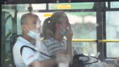 ВЕЋИНА БЕОГРАЂАНА ПОШТУЈЕ МЕРЕ У ПРЕВОЗУ: Млађи избегавају маске, а многима неиздрживо под заштитом у аутобусима без климе