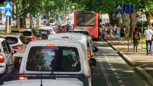 КОЛАПС НА АУТОКОМАНДИ: Возила миле у Булевару ослобођења, погледајте каква је ситуација у осталим деловима Београда (ФОТО)