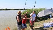 PECAROŠI HUMANOG SRCA: Održano takmičenje u sportskom ribolovu - prihod namenjen lečenju Milana i Miloša Praštalo