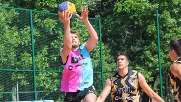 НАЈЈАЧИ БАСКЕТ У ГРАДУ И ВЕЛИКИ ЉУДИ: Хуманитарни викенд Београдске 3X3 лиге