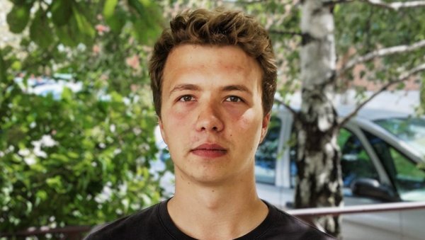 МЛАДИ БЕЛОРУСКИ ОПОЗИЦИОНАР У КУЋНОМ ПРИТВОРУ: Роман Потасевич поручио - људи Светлане Тихановске одали у ком сам авиону био! (ФОТО)