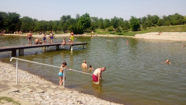 СЕЗОНА КУПАЊА ЧЕКА СПАСИОЦЕ: Језеро у Качареву спремно за посетиоце до 1. јула
