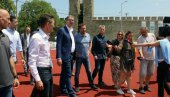 PREDSEDNIK SRBIJE U SMEDEREVSKOJ TVRĐAVI: Posetio prvenstvo Balkana u atletici (FOTO)