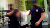 POGLEDAJTE SNIMAK HAPŠENJA NASILNIKA SA VOŽDOVCA: Interventna jedinica ga izvela iz zgrade - oglasio se i ministar Vulin (VIDEO)