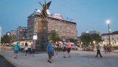 POSLE SKORO GODINU DANA U CENTRU KRUŠEVCA: Pogledajte kako izgleda kompletno obnovljen Trg kosovskih junaka(VIDEO)