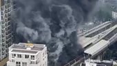 ВЕЛИКИ ПОЖАР У ЛОНДОНУ: Густ црни дим се надвија над станицом метроа (ВИДЕО)