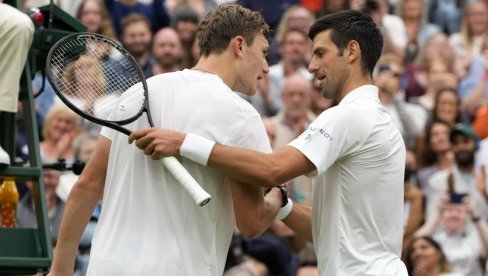 ТЕШКА ОДЛУКА! Седми тенисер света завршио сезону због повреде