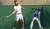 PER PONOVO PRAVIO ŠUO: Francskom teniseru smetala publika, iznervirao se i udario Lajovićev suncobran (VIDEO)