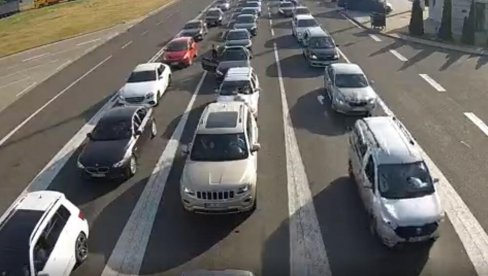 HAOS NA GRANIČNIM PRELAZIMA: Putnička vozila na Horgošu čekaju 5 sati - teretnjaci u Šidu 6