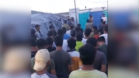 PRONAĐEN MRTAV MIGRANT, OSTALI NAPALI POLICIJU: Haos u kampu Lipa, ima povređenih (VIDEO)