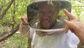 ПЛЕМЕНИТА МИСИЈА ТЕКСАШКОГ ПЧЕЛАРА: Документарни серијал Чарлијева компанија за пчеле, на каналу Вијасат Нејчр